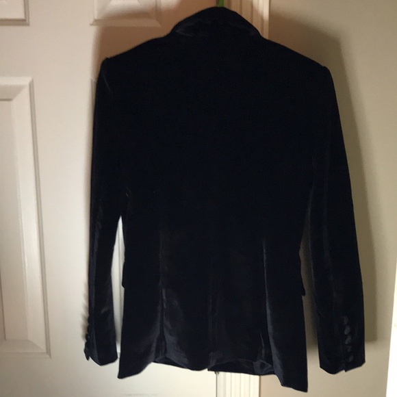 New black velvet suit size large but fit’s like medium - Picture 5 of 10